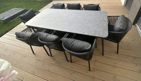 Grafitowy zestaw mebli obiadowych na taras dla 8 osób - Kostto Dining 8+1