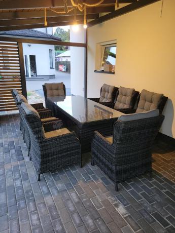 Grafitowy zestaw mebli obiadowych na taras Laritto 8+1 stół 220cm