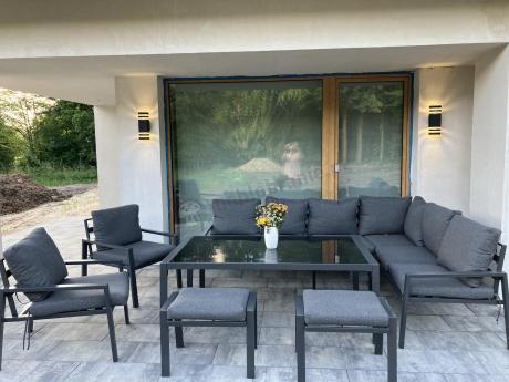 Grafitowy zestaw mebli ogrodowych z narożnikiem i dwoma fotelami Sodor Corner XL - Dark Grey