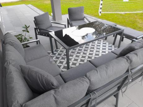 Grafitowy zestaw mebli ogrodowych z narożnikiem i dwoma fotelami Sodor Corner XL - Dark Grey