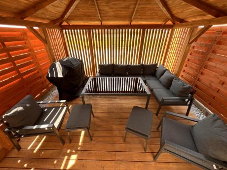 Grafitowy zestaw mebli ogrodowych z narożnikiem i dwoma fotelami Sodor Corner XL - Dark Grey