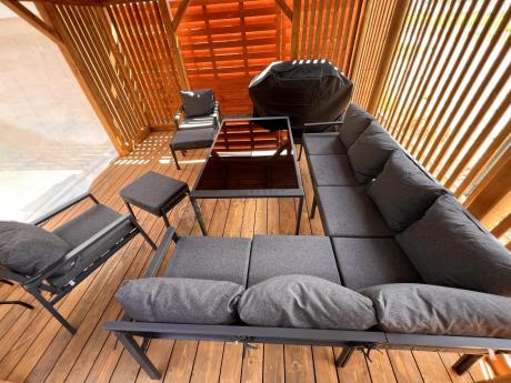 Grafitowy zestaw mebli ogrodowych z narożnikiem i dwoma fotelami Sodor Corner XL - Dark Grey