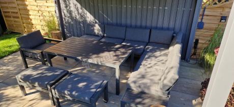 Grafitowy zestaw mebli z narożnikiem i wysokim stołem Calamba Corner XL