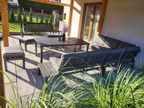 Grafitowy zestaw mebli z narożnikiem i wysokim stołem Calamba Corner XL