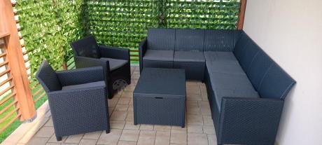 Grafitowy zestaw narożny 172 x 222 cm, z dwoma fotelami i skrzynią ze schowkiem