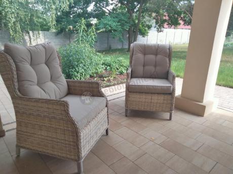 Jasne technorattanowe meble obiadowe na taras - stół 220cm + 8 foteli Laritto - Beige