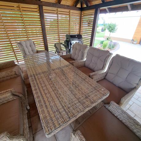 Jasne technorattanowe meble obiadowe na taras - stół 220cm + 8 foteli Laritto - Beige