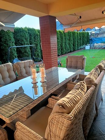 Jasne technorattanowe meble obiadowe na taras - stół 220cm + 8 foteli Laritto - Beige