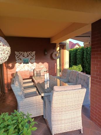 Jasne technorattanowe meble obiadowe na taras - stół 220cm + 8 foteli Laritto - Beige