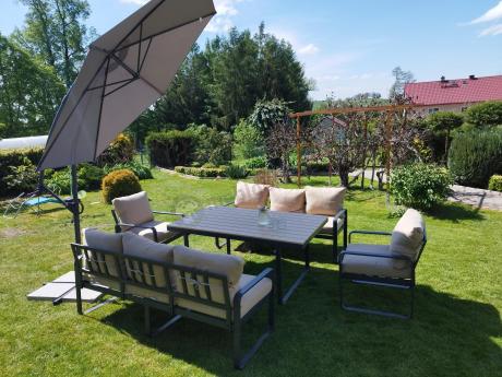 Jasny komplet mebli metalowych na taras dla 8 osób - Panaon Grande WB