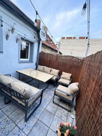 Jasny komplet mebli metalowych na taras dla 8 osób - Panaon Grande WB