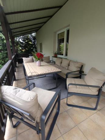 Jasny komplet mebli metalowych na taras dla 8 osób - Panaon Grande WB