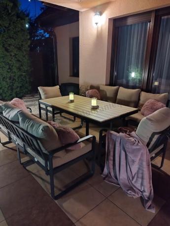 Jasny komplet mebli metalowych na taras dla 8 osób - Panaon Grande WB