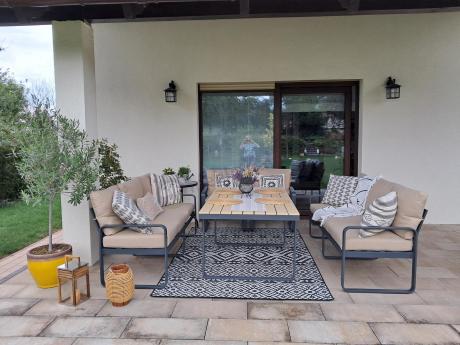 Jasny komplet mebli metalowych na taras dla 8 osób - Panaon Grande WB