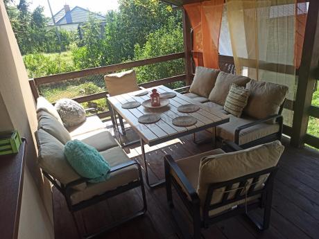 Jasny komplet mebli metalowych na taras dla 8 osób - Panaon Grande WB