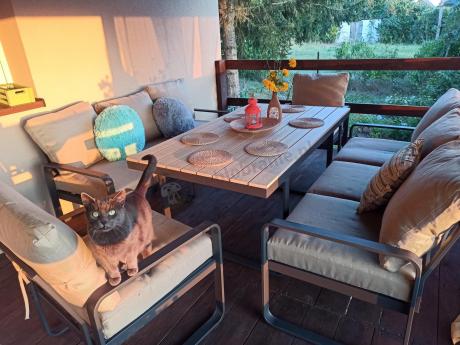 Jasny komplet mebli metalowych na taras dla 8 osób - Panaon Grande WB