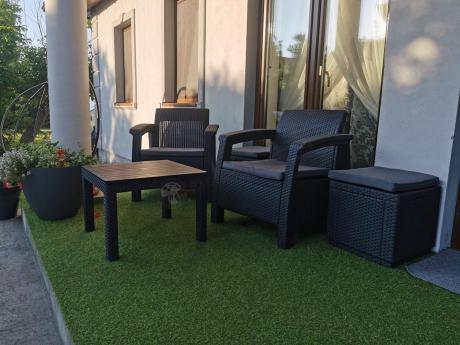 Komplet mebli balkonowych Corfu z dwoma fotelami stolikiem i pufami - grafitowy