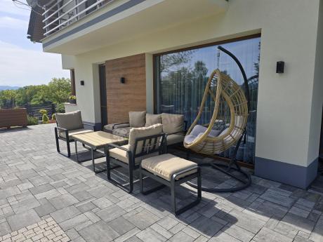 Komplet mebli na taras dla 7 osób - sofa 175cm, fotele i pufy - Panaon Dining WB