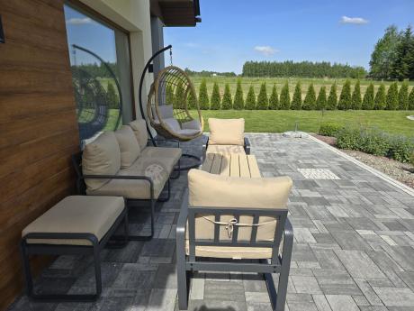 Komplet mebli na taras dla 7 osób - sofa 175cm, fotele i pufy - Panaon Dining WB