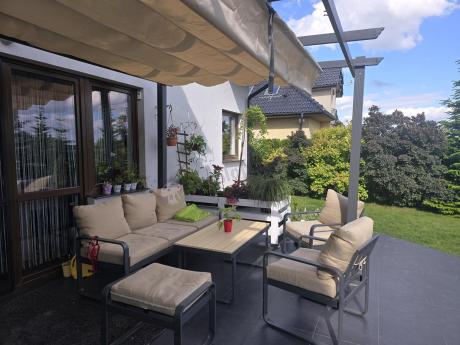 Komplet mebli na taras dla 7 osób - sofa 175cm, fotele i pufy - Panaon Dining WB