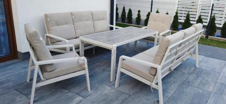 Komplet mebli na taras dla 8 osób - 2 sofy, 2 fotele i wysoki stół - Tavaro Grande White