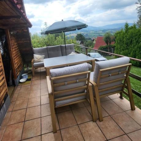 Komplet mebli na taras z sofą, dwoma fotelami i pufami - imitacja drewna - Tavaro Dining Wood