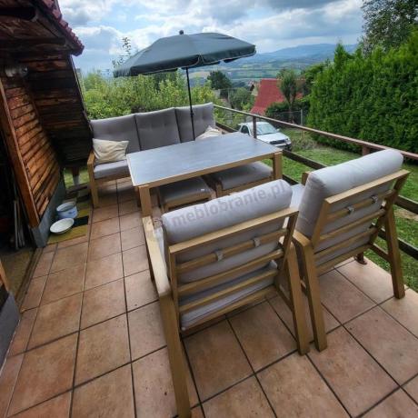 Komplet mebli na taras z sofą, dwoma fotelami i pufami - imitacja drewna - Tavaro Dining Wood