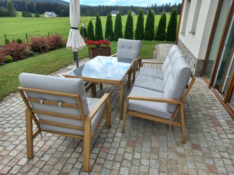 Komplet mebli na taras z sofą, dwoma fotelami i pufami - imitacja drewna - Tavaro Dining Wood