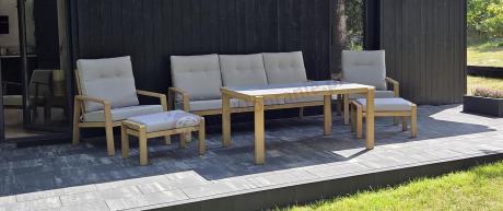 Komplet mebli na taras z sofą, dwoma fotelami i pufami - imitacja drewna - Tavaro Dining Wood