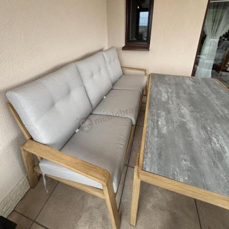 Komplet mebli na taras z sofą, dwoma fotelami i pufami - imitacja drewna - Tavaro Dining Wood