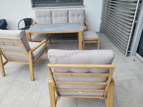 Komplet mebli na taras z sofą, dwoma fotelami i pufami - imitacja drewna - Tavaro Dining Wood