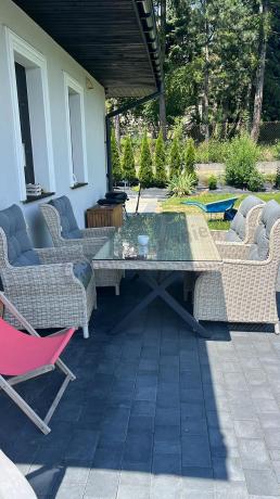 Komplet mebli obiadowych z technorattanu - stół z nogą X + 8 foteli - Laritto Creme