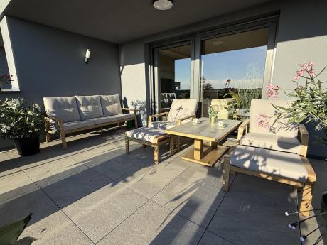 Komplet mebli ogrodowych z sofą, regulowanymi fotelami i pufami - drewniany - Tavaro Dining Plus Wood