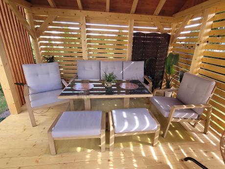 Komplet mebli ogrodowych z sofą, regulowanymi fotelami i pufami - drewniany - Tavaro Dining Plus Wood