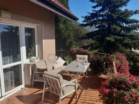 Komplet mebli tarasowych dla 5 osób z sofą 190cm - Elke Dining - White