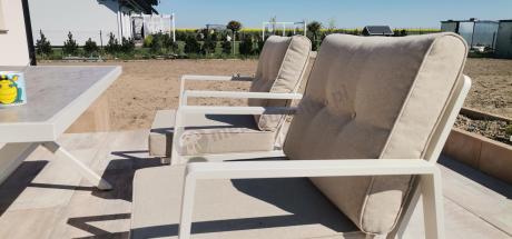 Komplet mebli tarasowych dla 5 osób z sofą 190cm - Elke Dining - White