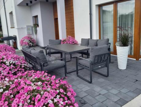 Komplet mebli tarasowych dla 8 osób - 2 sofy, 2 fotele i wysoki stół 160cm - Panaon Grande DG