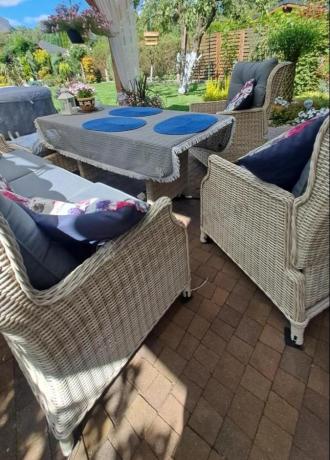 Komplet mebli tarasowych z regulowanymi fotelami Laritto Dining - Creme