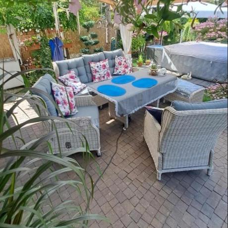 Komplet mebli tarasowych z regulowanymi fotelami Laritto Dining - Creme