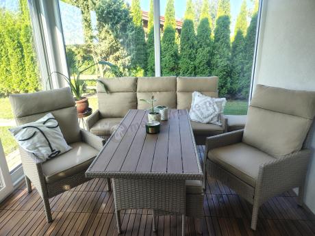 Komplet mebli technorattan dla 7 osób ze stołem polywood Lirata Dining Natural