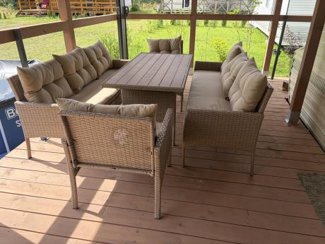 Komplet mebli technorattanowych dla 8 osób z sofami i stołem polywood Perata Grande Natural