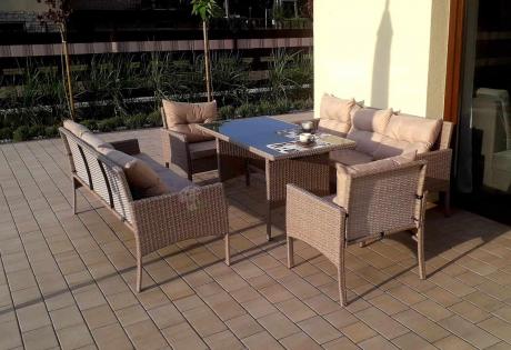 Komplet mebli technorattanowych dla 8 osób z sofami Perata Grande Natural