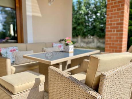 Komplet mebli z sofą i wysokim stołm technorattan Cofete Dining – Natural