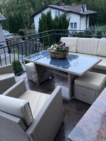 Komplet mebli z sofą i wysokim stołm technorattan Cofete Dining – Natural