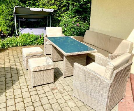 Komplet mebli z sofą i wysokim stołm technorattan Cofete Dining – Natural