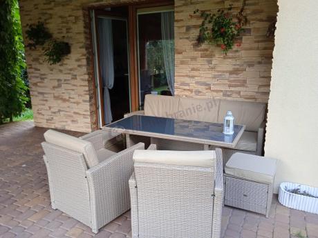 Komplet mebli z sofą i wysokim stołm technorattan Cofete Dining – Natural