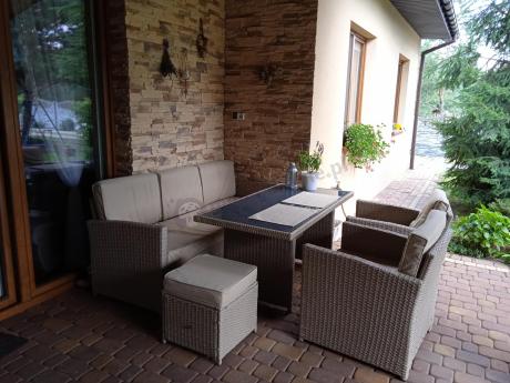 Komplet mebli z sofą i wysokim stołm technorattan Cofete Dining – Natural