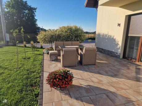 Komplet mebli z sofą i wysokim stołm technorattan Cofete Dining – Natural