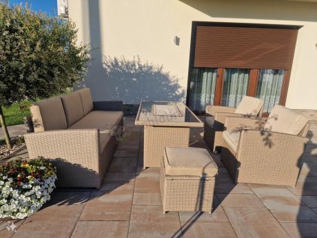 Komplet mebli z sofą i wysokim stołm technorattan Cofete Dining – Natural