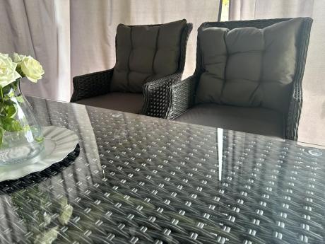 Komplet mebli z technorattanu dla 7 osób ze stołem 145x85 Fiorento - Antracite